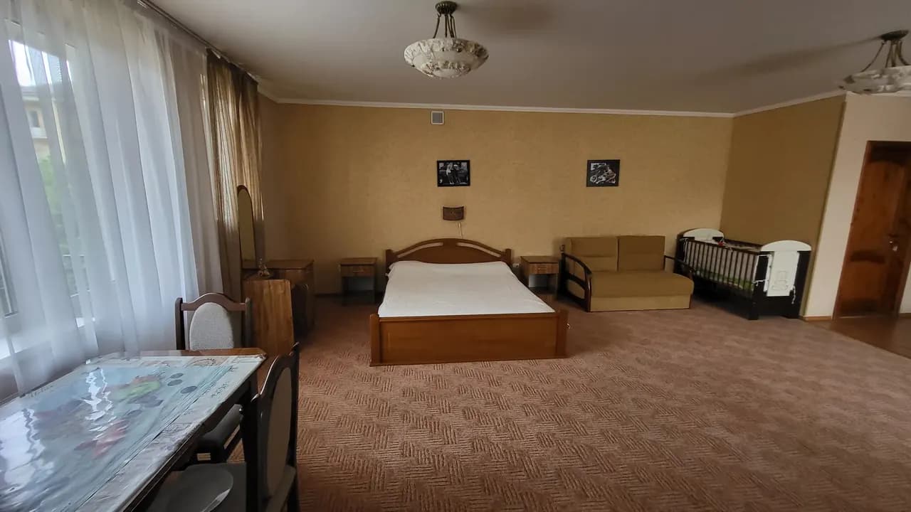 Покращений тримісний номер — Готель Едельвейс Поляна 1